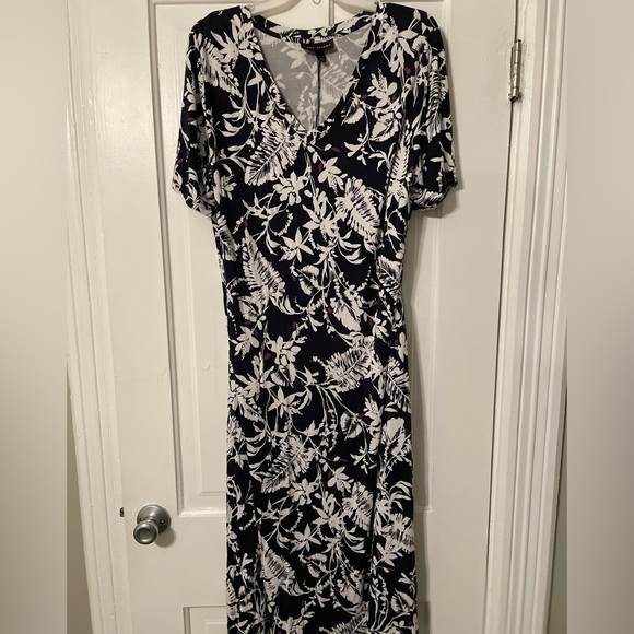 Lane Bryant Dresses & Skirts - Lane Bryant silk floral dress. Lost weight getting rid of the entire closet